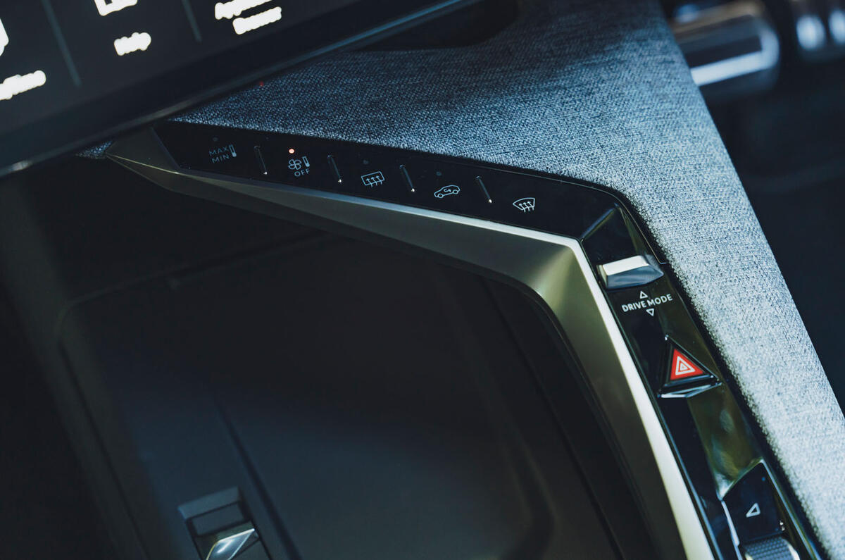 Peugeot E 3008 review 2024 17 buttons